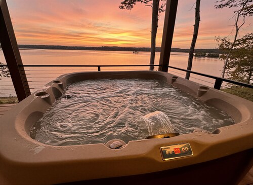 Waterfront Luxury - Hot Tub, Game Room, Kayaks, Best View