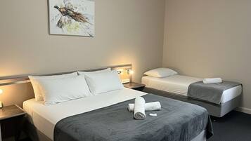 舒適三人房 | 熨斗/熨衫板、免費 Wi-Fi