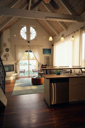 Steps to Mission Beach Loft w/ Balcony