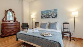 3 Schlafzimmer, Schreibtisch, Bügeleisen/Bügelbrett, kostenloses WLAN