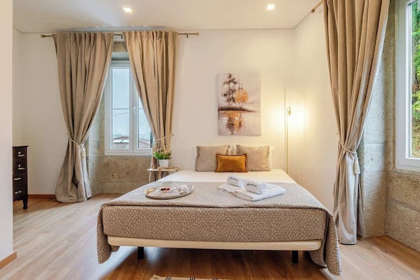 3 chambres, fer et planche à repasser, lit parapluie, Wi-Fi gratuit