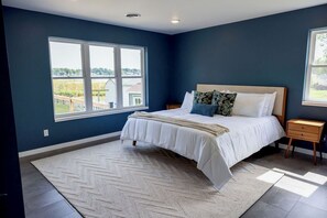 6 bedrooms, desk, iron/ironing board, free WiFi