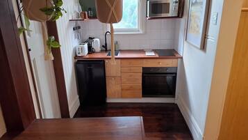 Micro-ondes, four, plaque de cuisson