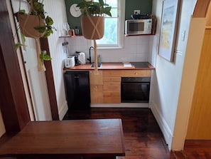 Een magnetron, een oven, een kookplaat