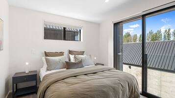 3 slaapkamers, een strijkplank/strijkijzer, wifi, beddengoed