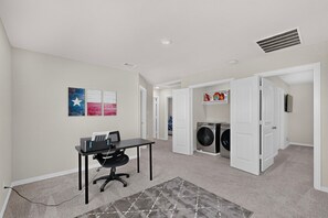 Interior - Modern Home on the Texas Prairie (Gainesville)