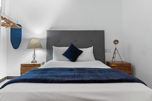 1 habitación, tabla de planchar con plancha y wifi 