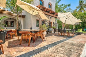 تناول الطعام بالخارج