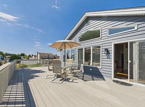 Charming 4-bedroom house in Eastward Look only a short walk to the beach!