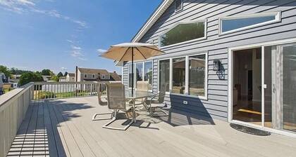 Charming 4-bedroom house in Eastward Look only a short walk to the beach!