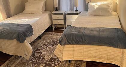 Amazing 3-bedroom 2 bath house in Kirtland Sleeps 8- RV/Camper/Boat Parking