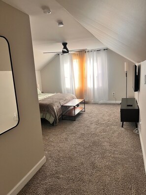 3 عدّة غرف نوم ومكواة/لوح كي وواي فاي وملاءات أسرّة