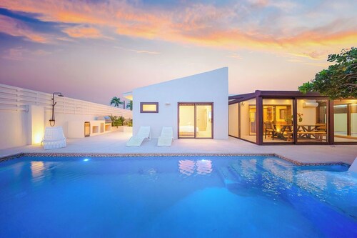 NEW Luxury Villa Danza | Pool • BBQ • Eagle Beach