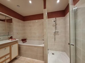 Douche, serviettes fournies