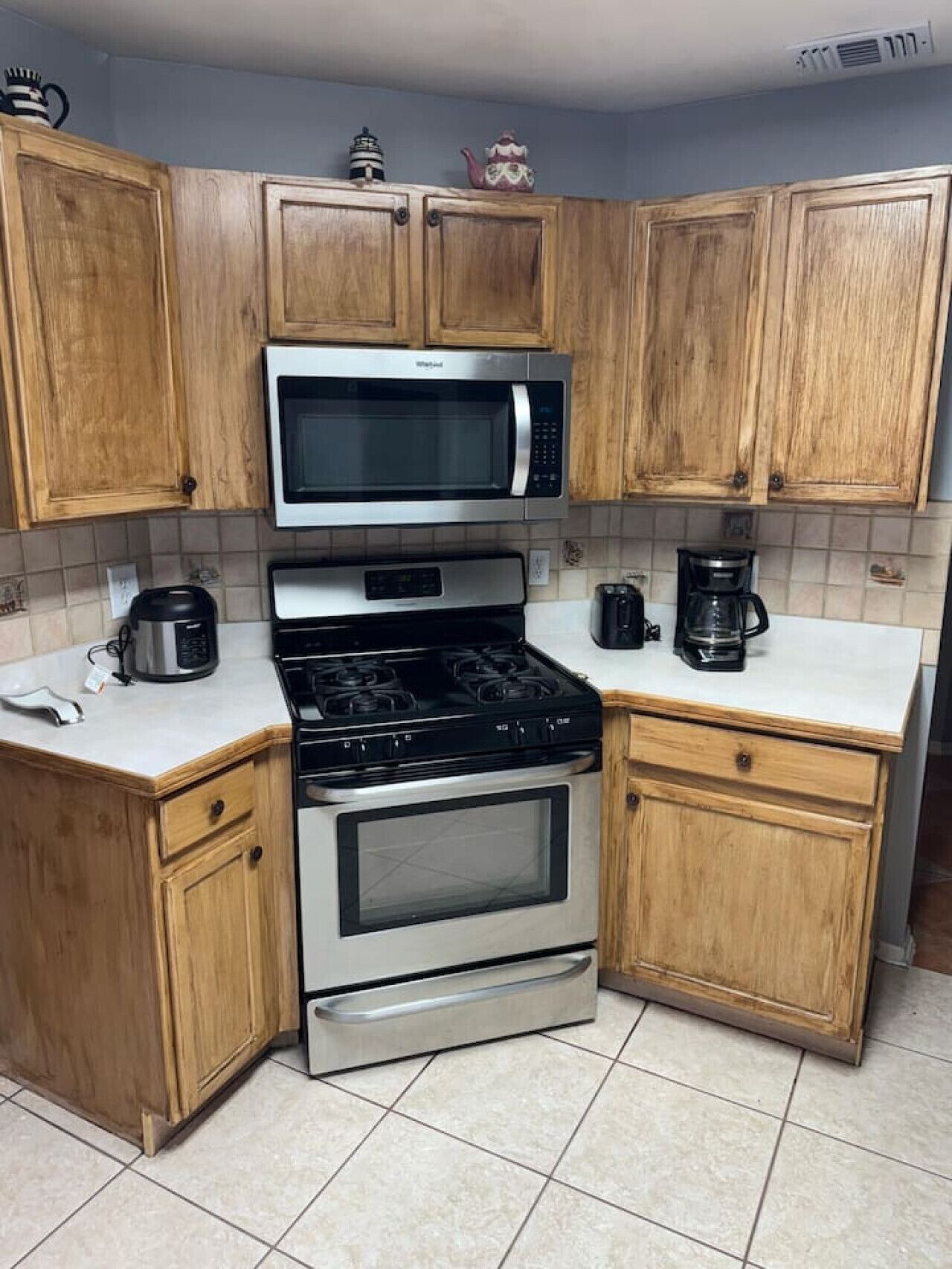 ثلاجة، ميكروويف، فرن، موقد طهي مسطح