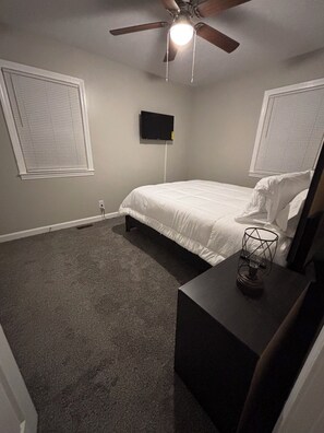 3 bedrooms, internet, bed sheets