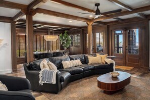 Smart TV, fireplace, ping pong, stereo