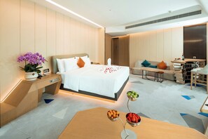 ห้องฮันนีมูน | เครื่องนอนระดับพรีเมียม, ผ้านวมขนเป็ด, มินิบาร์, ตู้นิรภัยในห้องพัก