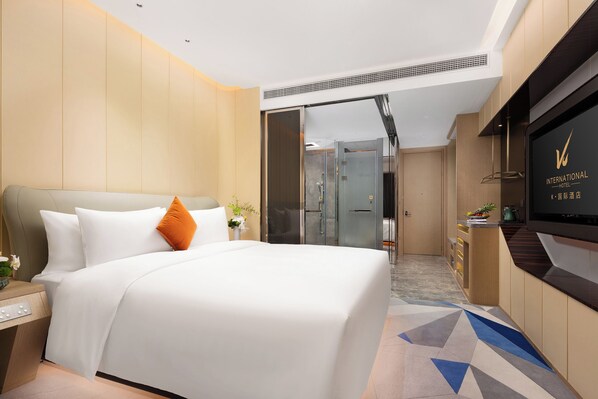 Kamar Double | Brankas, meja kerja, tirai kedap cahaya, dan setrika/meja setrika