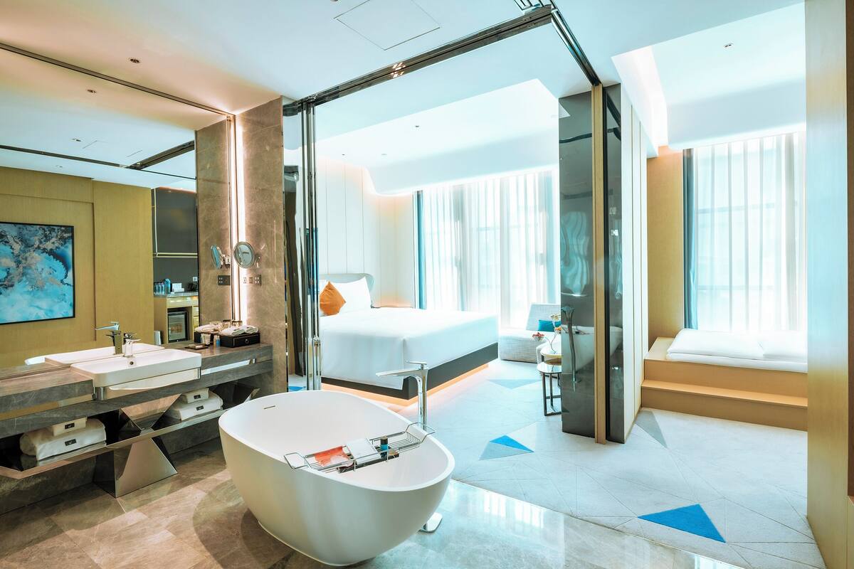 Ropa de cama de alta calidad, cubrecamas y minibar