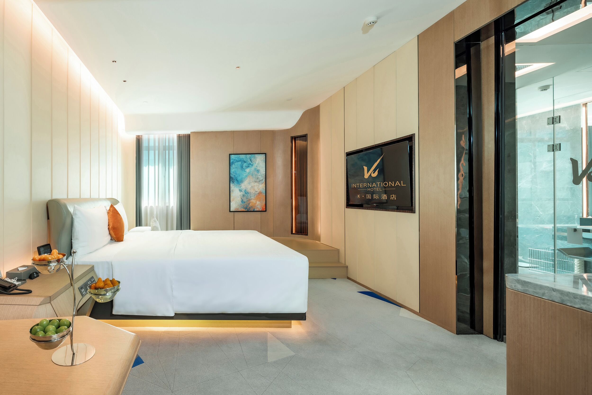 Ropa de cama de alta calidad, cubrecamas y minibar 