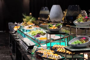 Free daily buffet breakfast