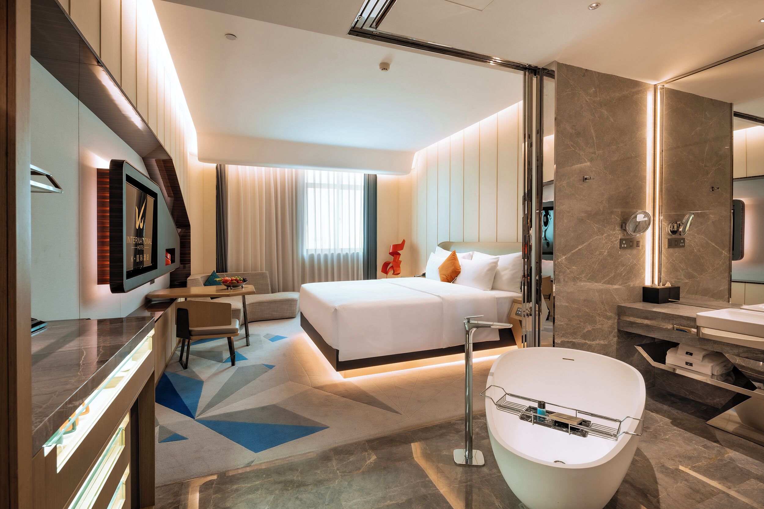 Ropa de cama de alta calidad, cubrecamas y minibar 