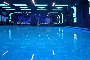 สระว่ายน้ำในร่ม