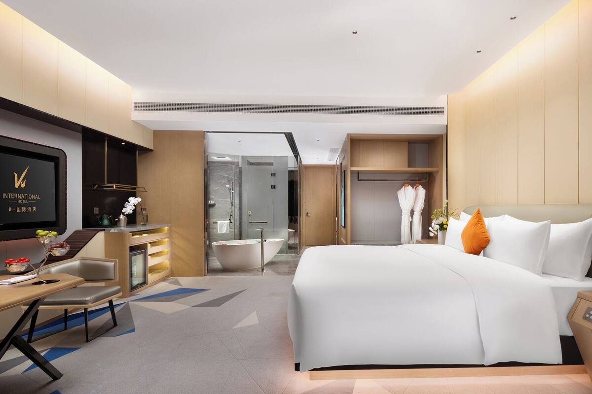 Ropa de cama de alta calidad, cubrecamas y minibar