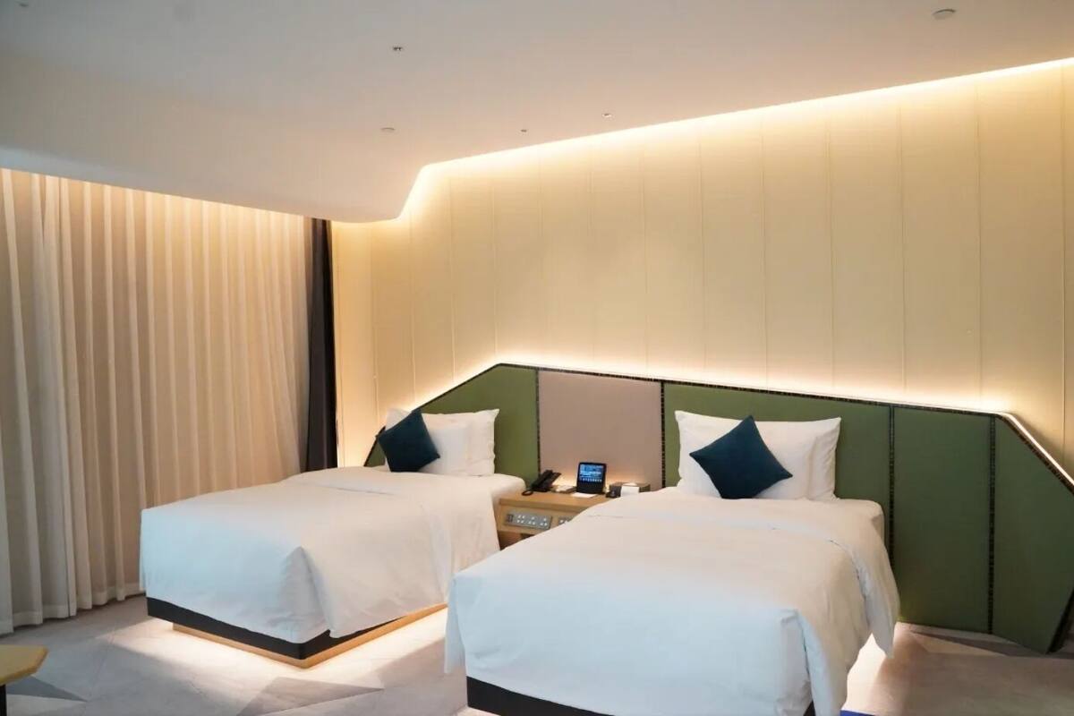 Phòng 2 giường đơn Elite | Bộ đồ giường cao cấp, chăn bông, minibar, két bảo mật tại phòng