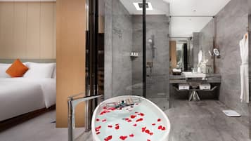 Superior Room | Bathroom | Free toiletries, hair dryer, bathrobes, slippers