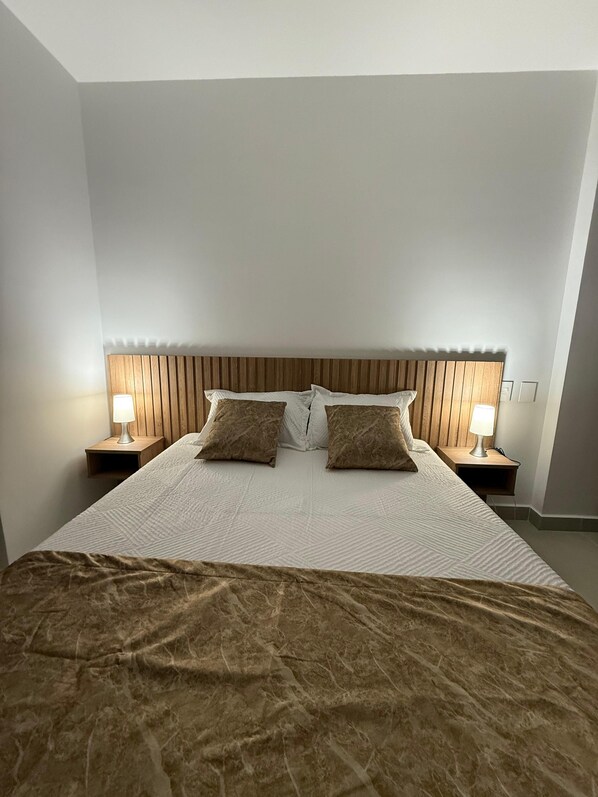 2 quartos, ferros/tábuas de passar roupa, Wi-Fi, roupa de cama