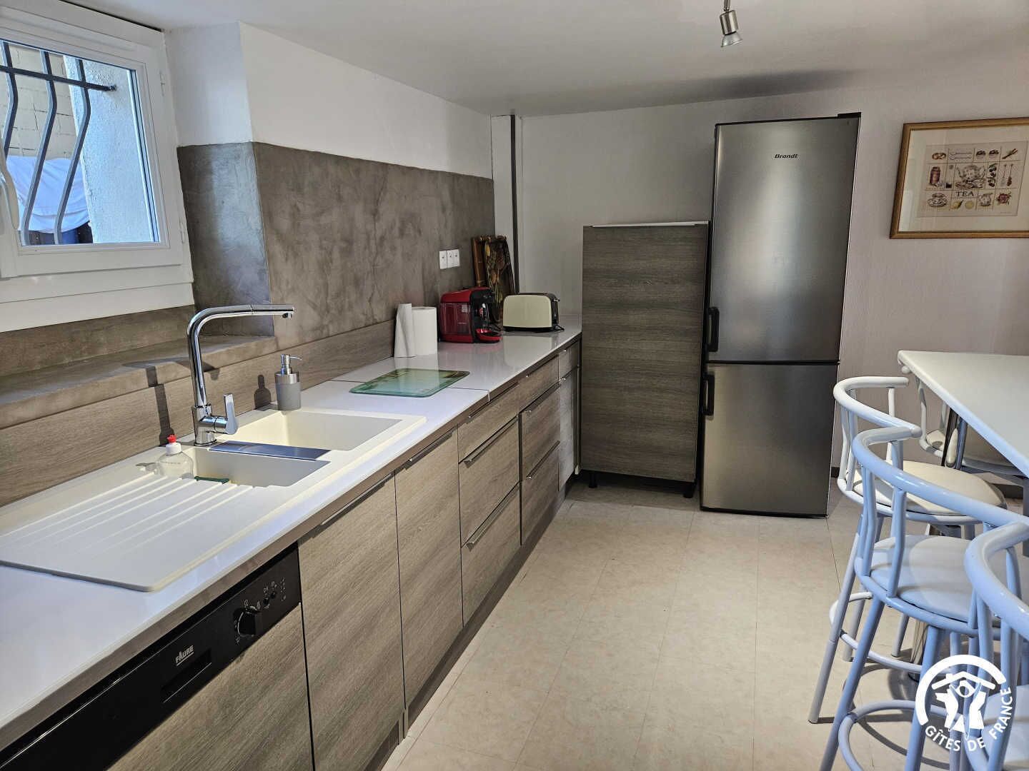 雪櫃、微波爐、焗爐、洗碗機