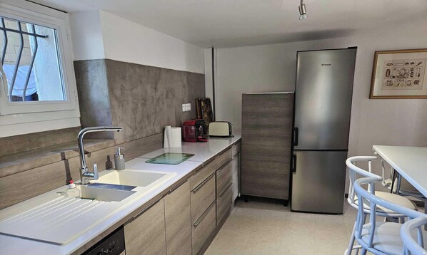 Refrigerador, microondas, horno y lavavajillas 