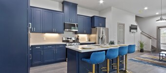 Gorgeous 3BR Home w/Private Yard & Garage