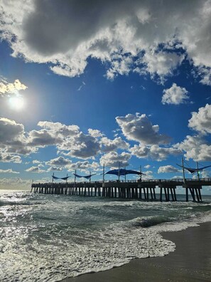 A pier extending into the sea with a clear sky and sunlight. - Charming  condo  in Intracostal and heart of Pompano Beach .Live the life  ! (Pompano Beach)