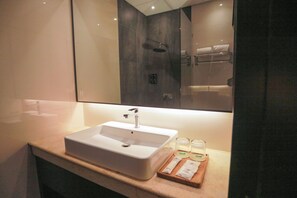 バスアメニティ (無料)、タオル、石鹸、シャンプー