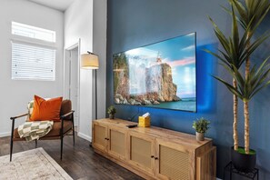 Interior - Modern 2-Bedroom apartment Near Downtown & Airport. Access to Pool + Gym (Austin)