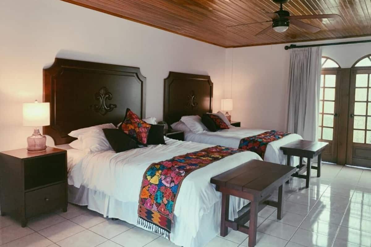 Habitación cuádruple, balcón, vista al jardín | Wifi gratis