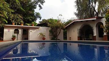 Kolam renang outdoor