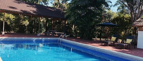 Hồ bơi ngoài trời