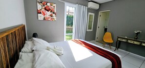 4 bedrooms, iron/ironing board, WiFi, bed sheets