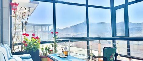 Comfort Twin kamer, uitzicht op binnenplaats | Terras