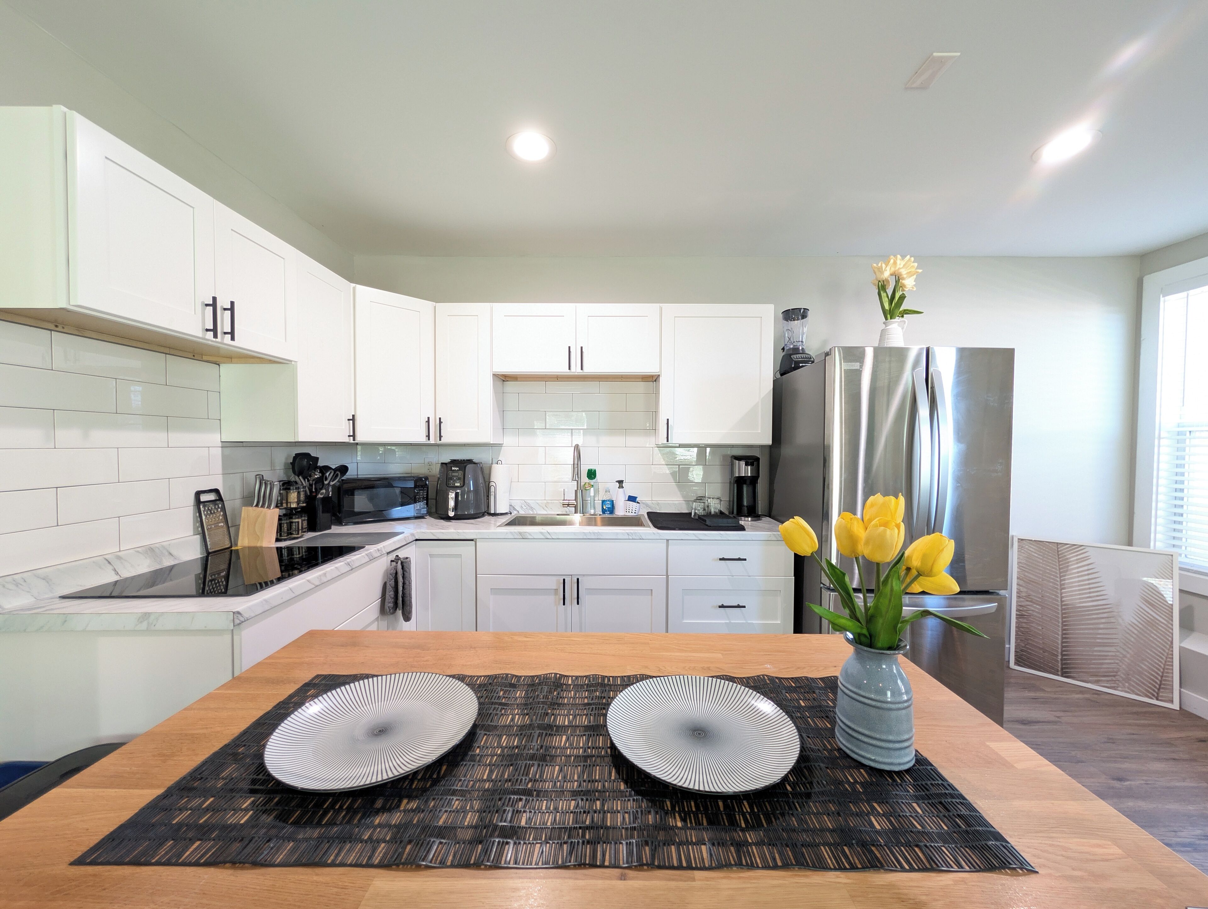 Fridge, microwave, stovetop, coffee/tea maker