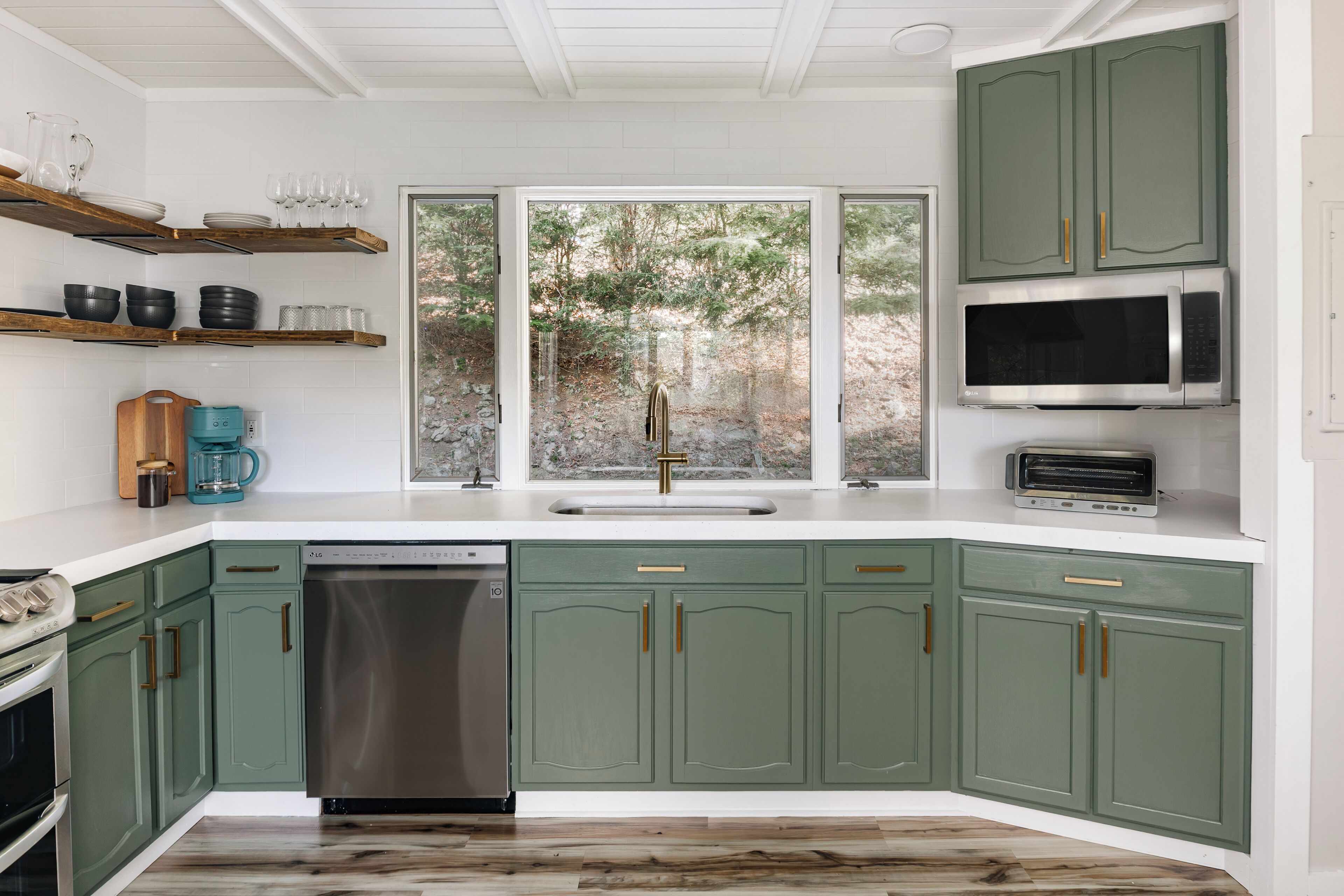 雪櫃、微波爐、焗爐、爐具