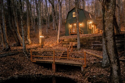Mtn Escape w/ Hot Tub, Firepit, Hiking , Long Range Views Near Asheville