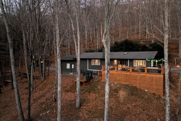 Welcome to The Getaway Oasis! - Fall Foliage • Views • Hike Appalachian Trail • Ski Hatley & Explore Asheville (Mars Hill)