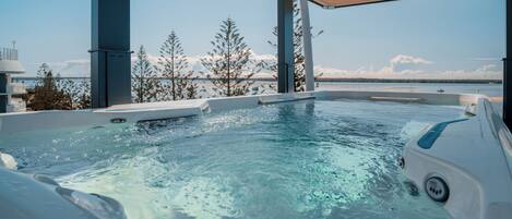 Bain à remous extérieur