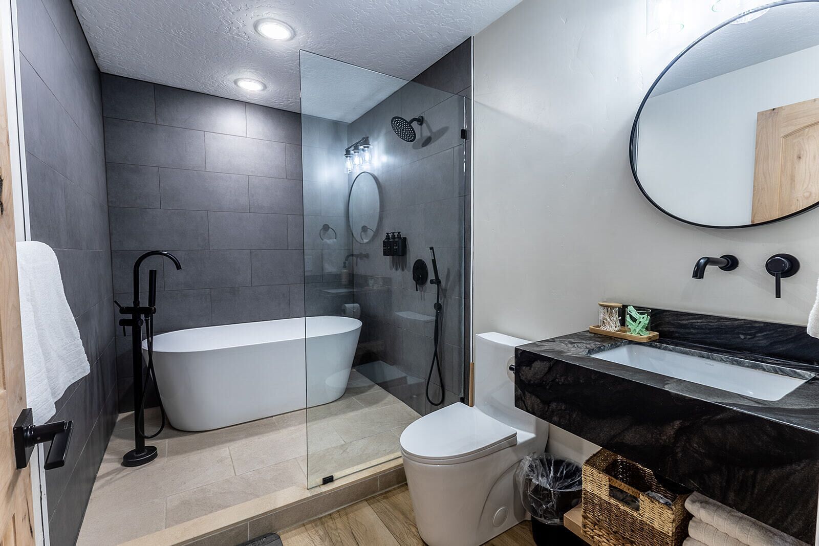 Dusche, Handtücher, Toilettenpapier