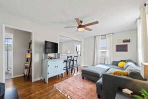 TV - Stay like a Local Nashville- Small 2 Bedroom Home (Nashville)